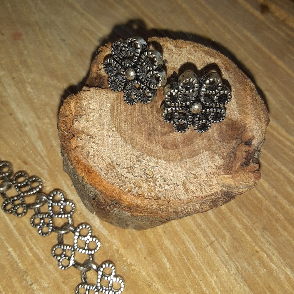 Clover costume jewelry, necklace & matching earrings set - Picture 3 of 6